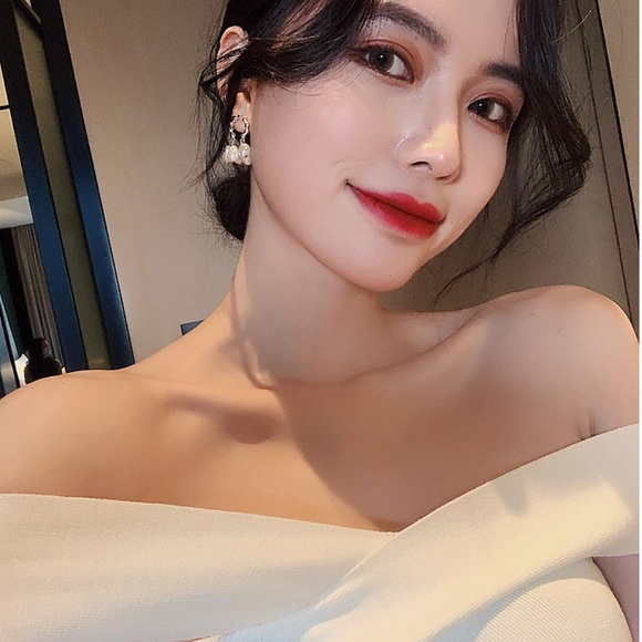 Baroque Pearl Style Earrings - Picture 9 of 15